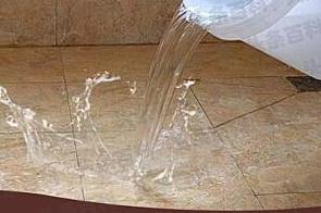临桂漏水维修 免砸砖防水材料该如何施工